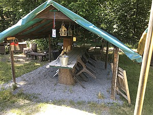 Biwakhütten: Schutzdach.