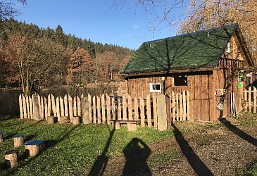 Die Flößerhütte im Öcocamp Floßteiche.